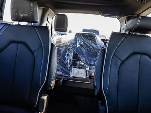 New 2026 Chrysler Pacifica Limited image 28