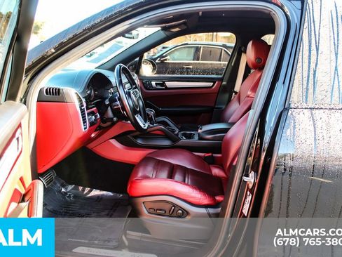 Used 2023 Porsche Cayenne S Platinum w/ Premium Package Plus image 16