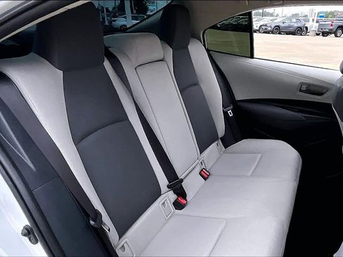Used 2022 Toyota Corolla LE image 20