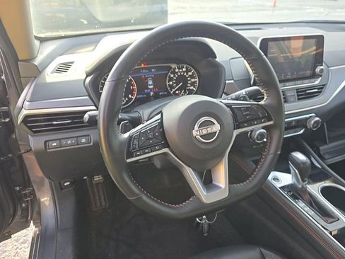 Used 2025 Nissan Altima 2.5 SR FWD image 4