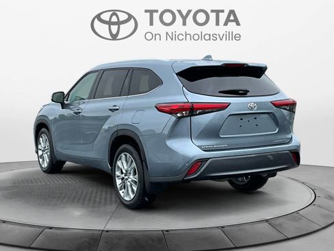 Used 2022 Toyota Highlander Limited AWD/4WD image 4