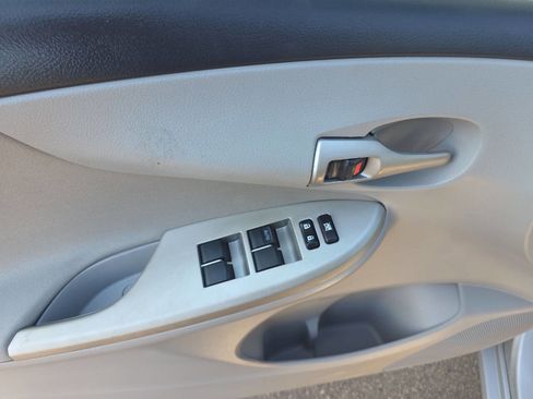 Used 2012 Toyota Corolla LE image 10