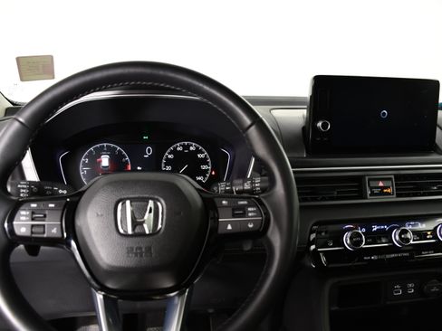 Certified 2025 Honda Pilot Touring image 16