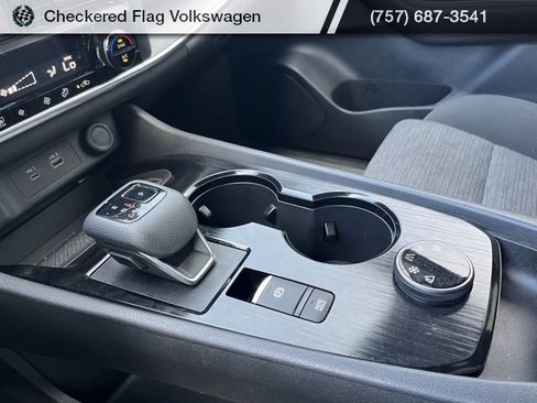 Used 2023 Nissan Rogue SV image 37