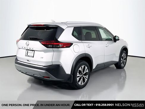 Used 2023 Nissan Rogue SV w/ SV Premium B Package FWD image 5
