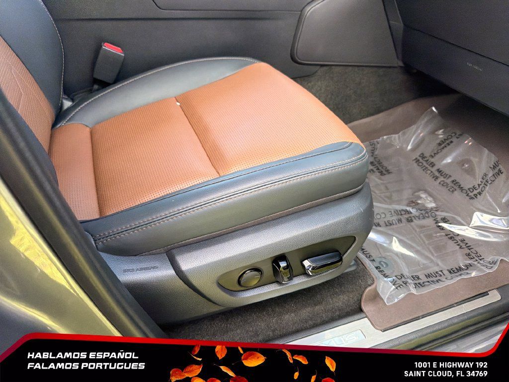 Used 2025 Lexus GX 550 w/ Cold Area Package AWD/4WD image 28