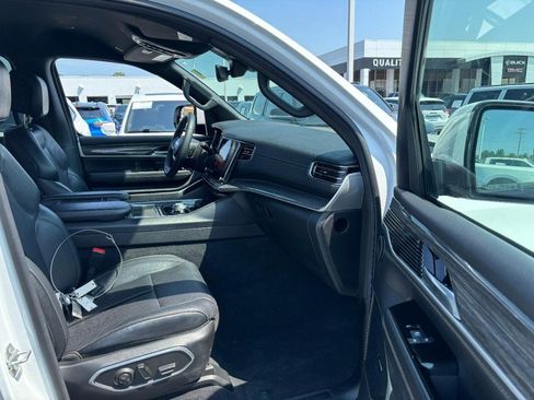 Used 2022 Jeep Wagoneer Series II AWD/4WD image 12