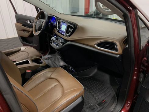 Used 2019 Chrysler Pacifica Limited w/ Advanced Safetytec Group image 50