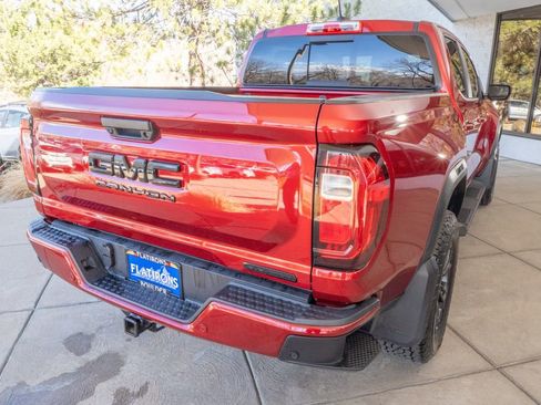 Used 2024 GMC Canyon Elevation w/ Elevation Premium Package image 6