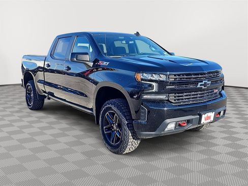 Used 2021 Chevrolet Silverado 1500 LT Trail Boss w/ Convenience Package II image 3