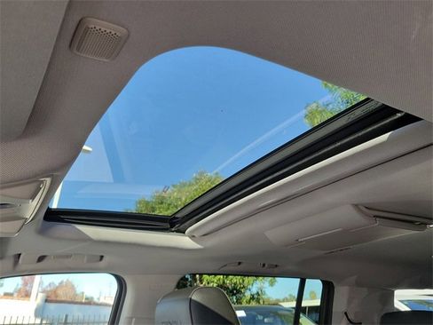 Used 2015 GMC Yukon XL Denali w/ Premium Package image 18