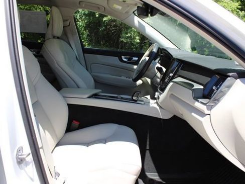 Certified 2024 Volvo XC60 B5 Core w/ Climate Package AWD/4WD image 17