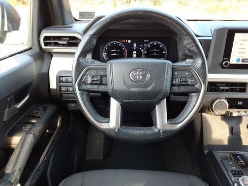 Used 2024 Toyota Tacoma TRD Off-Road image 7