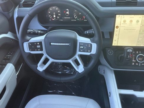 New 2026 Land Rover Defender 110 X-Dynamic SE image 15