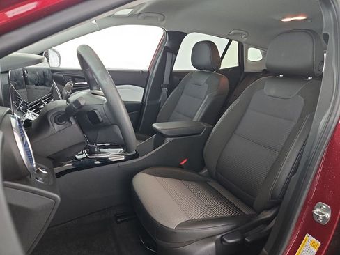 Used 2025 Chevrolet Trax LT FWD image 24