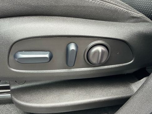 Certified 2024 GMC Terrain SLE w/ Driver Convenience Package FWD image 12