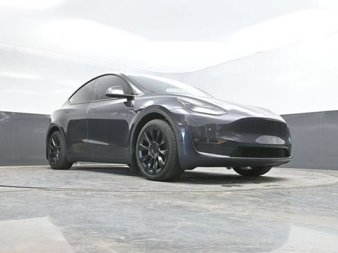 Used 2024 Tesla Model Y Long Range AWD/4WD image 40