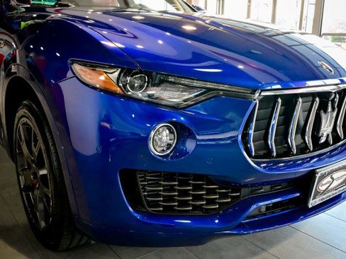 Used 2020 Maserati Levante image 10
