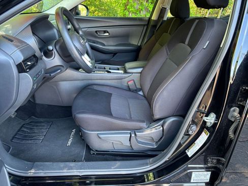 Used 2025 Nissan Sentra SV FWD image 25
