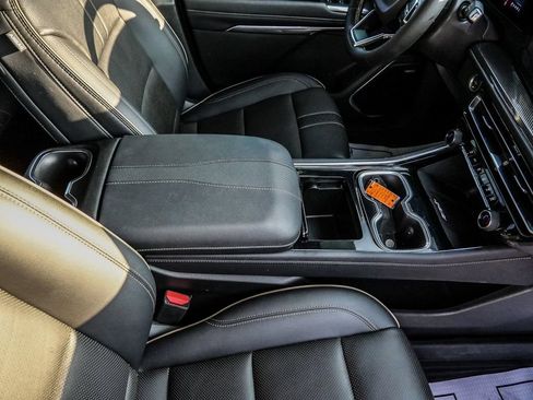 Used 2025 Chevrolet Traverse High Country w/ LPO, Floor Liner Package FWD image 18