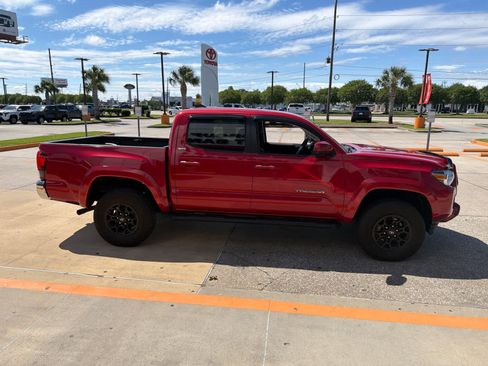 Used 2020 Toyota Tacoma SR5 RWD image 14