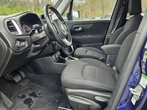 Used 2019 Jeep Renegade Latitude w/ Cold Weather Group image 10