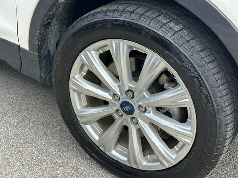 Used 2019 Ford Escape SEL image 4