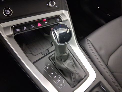 New 2025 Audi Q3 2.0T Premium image 16