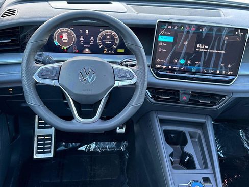 New 2026 Volkswagen Tiguan SE R-Line image 13