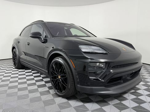 Certified 2025 Porsche Macan Electric image 7