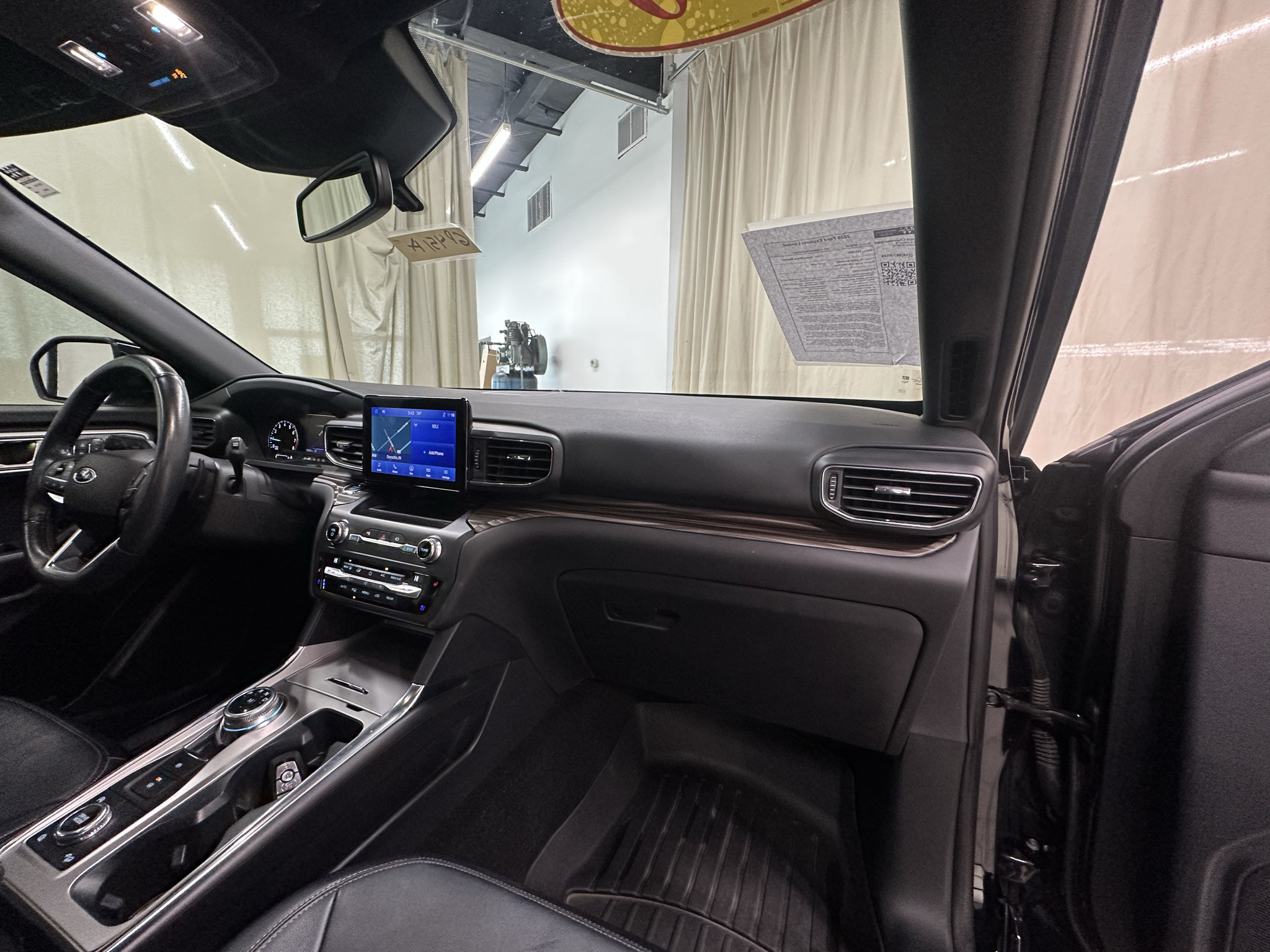Used 2020 Ford Explorer Limited w/ Class III Trailer Tow Package AWD/4WD image 17