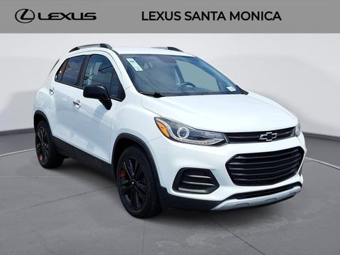 Used 2018 Chevrolet Trax LT w/ Redline Edition FWD image 3