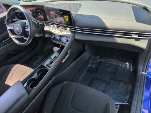 Used 2025 Hyundai Elantra SEL image 29