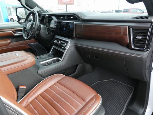 Certified 2024 GMC Sierra 2500 Denali Ultimate image 19