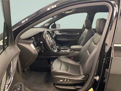 Used 2025 Cadillac XT6 Premium Luxury AWD/4WD image 9