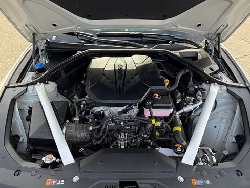 Used 2025 Genesis G70 2.5T image 32