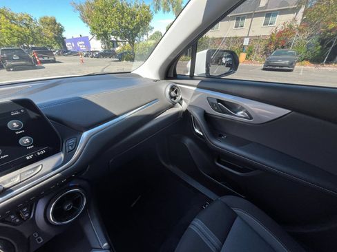 Used 2025 Chevrolet Blazer LT FWD image 35
