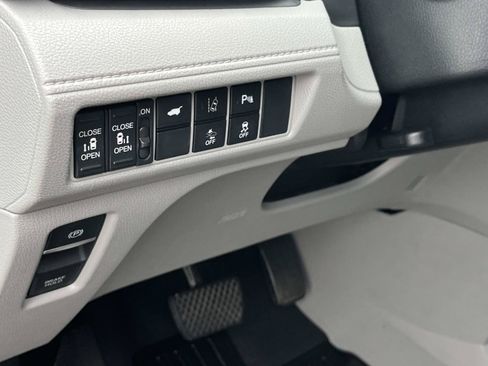 Used 2018 Honda Odyssey Touring image 34
