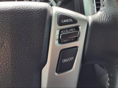 Used 2019 Nissan Titan SV w/ SV Convenience Package image 27
