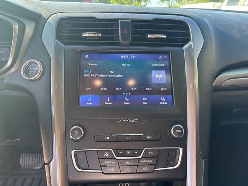 Used 2019 Ford Fusion SE FWD image 12