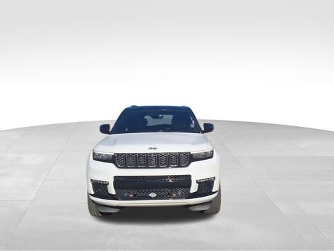 Used 2023 Jeep Grand Cherokee L Summit w/ High Altitude Package image 15