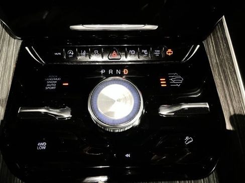 Used 2023 Jeep Wagoneer Series III w/ Convenience Group I image 43