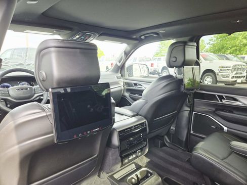 Used 2024 Jeep Wagoneer Series II w/ Convenience Group I AWD/4WD image 15