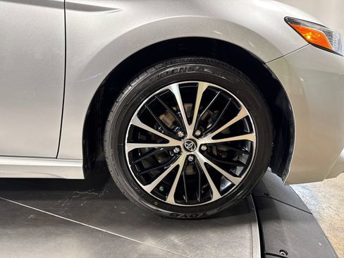 Used 2018 Toyota Camry SE FWD image 17