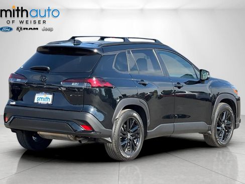 Used 2025 Toyota Corolla Cross AWD Hybrid w/ Moonroof Package image 4