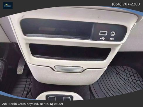 Used 2018 Chrysler Pacifica Touring-L image 25