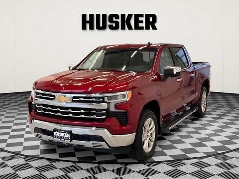 Used 2023 Chevrolet Silverado 1500 LTZ AWD/4WD image 3
