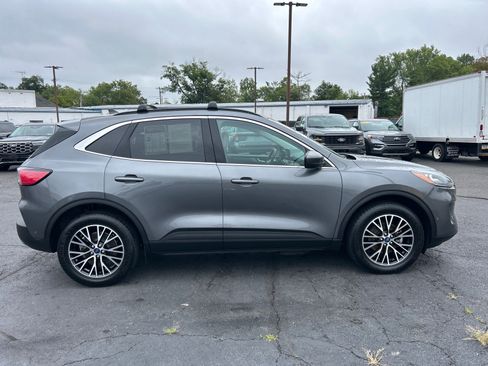 Used 2021 Ford Escape Titanium w/ Class II Trailer Tow Package FWD image 17