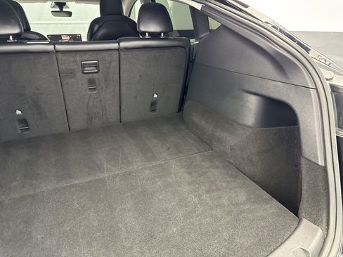 Used 2022 Tesla Model Y Long Range image 37