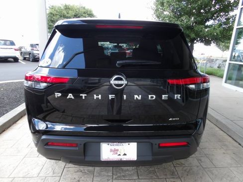 Certified 2024 Nissan Pathfinder S image 6